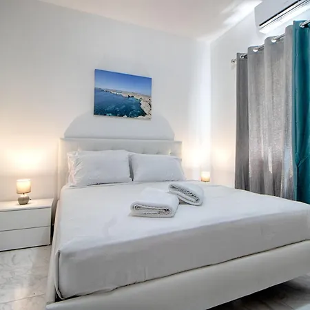 Spacious Corner Maisonette - Blessings Apartmán *