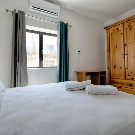 Spacious Corner Maisonette - Blessings Apartmán