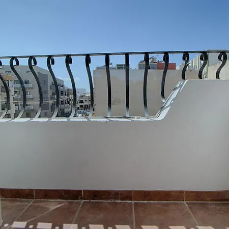 Spacious Corner Maisonette - Blessings Apartmán