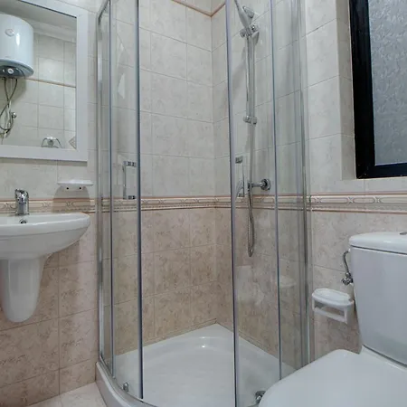 Spacious Corner Maisonette - Blessings *