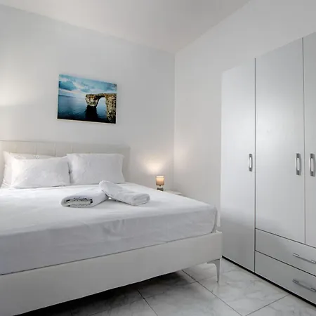 Spacious Corner Maisonette - Blessings