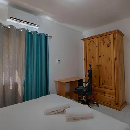 Spacious Corner Maisonette - Blessings *