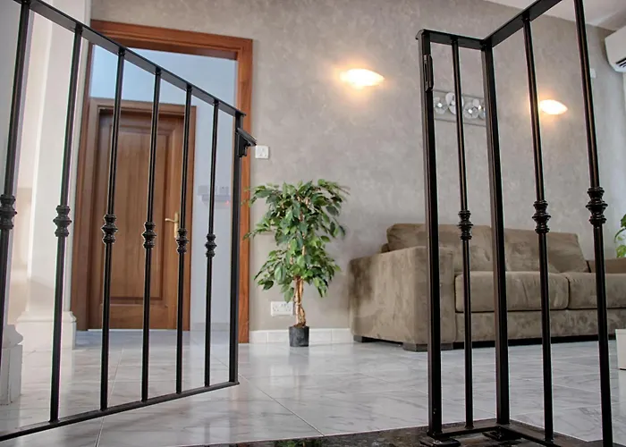 Spacious Corner Maisonette - Blessings