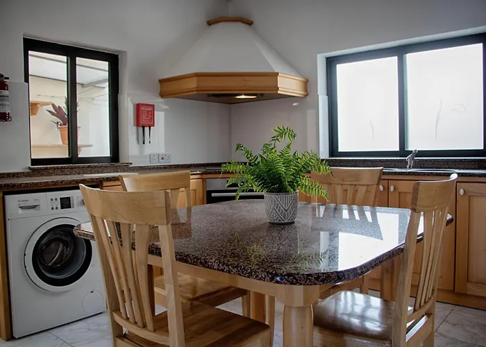 Spacious Corner Maisonette - Blessings 公寓 比尔基卡拉