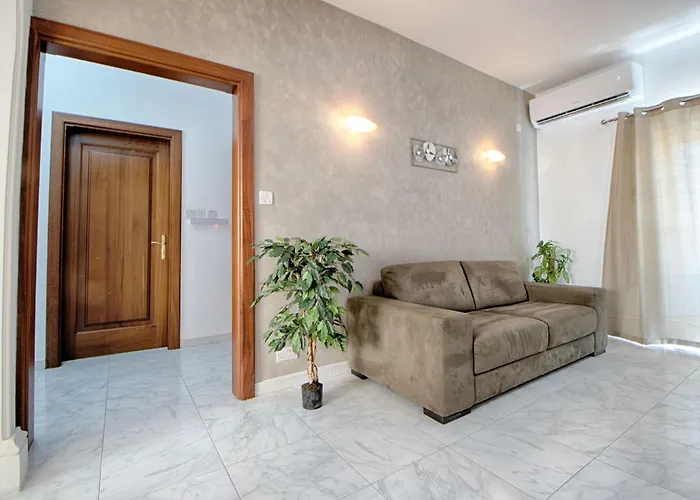 Spacious Corner Maisonette - Blessings 比尔基卡拉