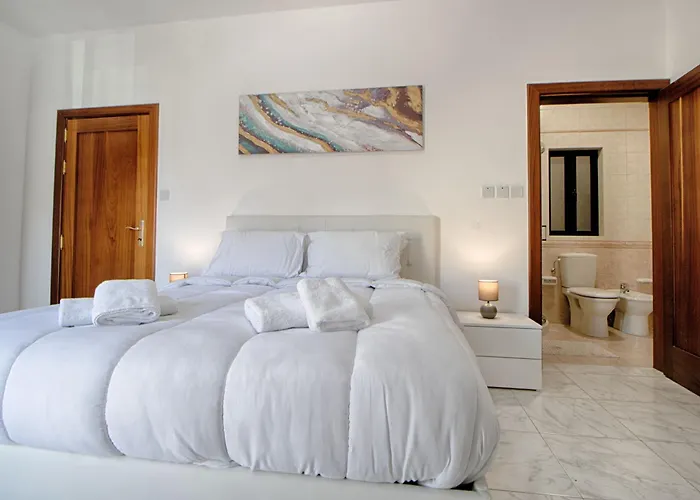 Spacious Corner Maisonette - Blessings