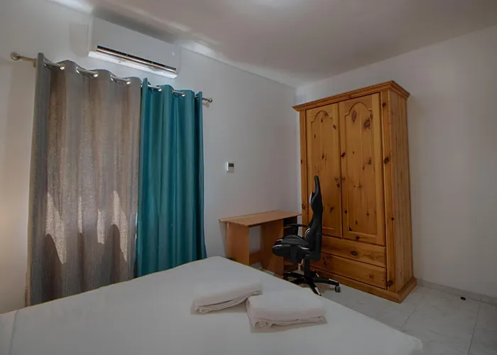 Spacious Corner Maisonette - Blessings *