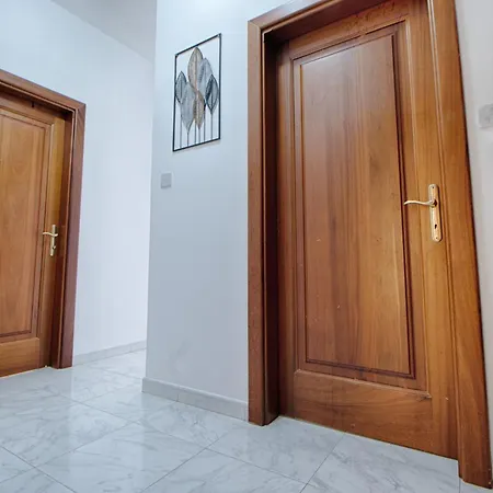 דירה Spacious Corner Maisonette - Blessings בירקירקארה