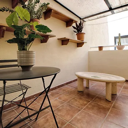 Spacious Corner Maisonette - Blessings *