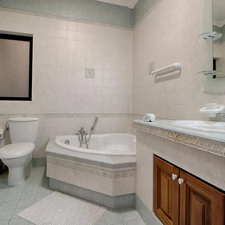 Spacious Corner Maisonette - Blessings בירקירקארה