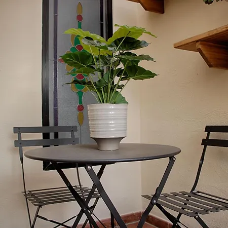 Spacious Corner Maisonette - Blessings Lägenhet