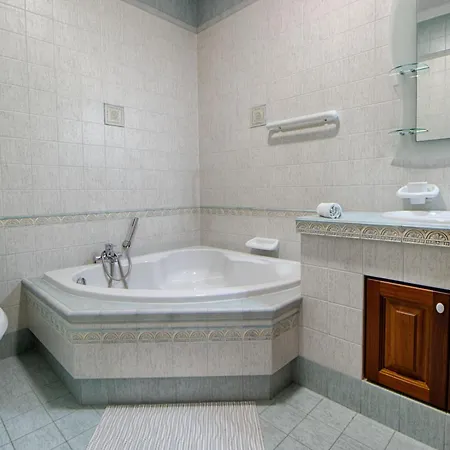 Spacious Corner Maisonette - Blessings בירקירקארה