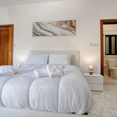 Spacious Corner Maisonette - Blessings