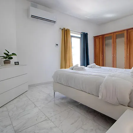 Spacious Corner Maisonette - Blessings * בירקירקארה