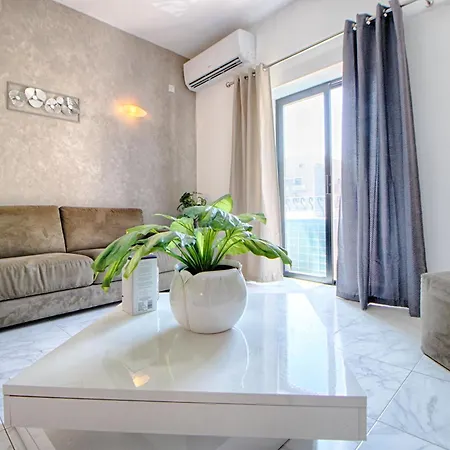 Spacious Corner Maisonette - Blessings