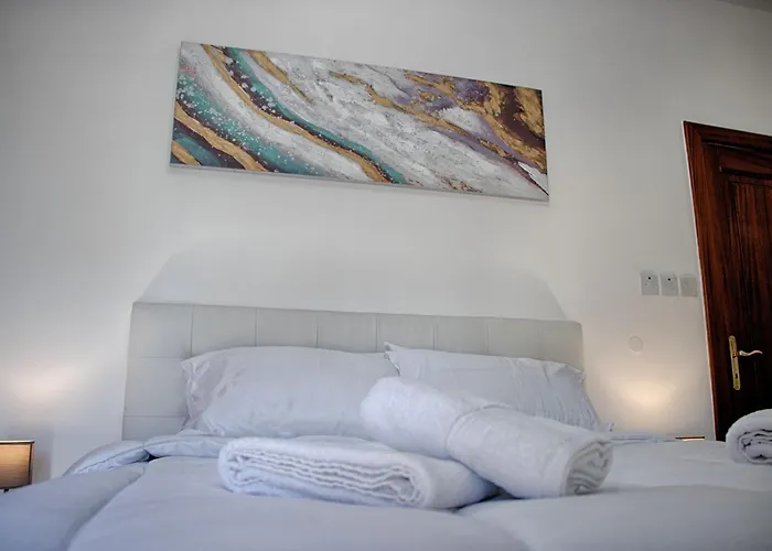 Spacious Corner Maisonette - Blessings * Μπιρκιρκάρα