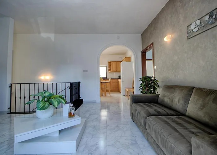 아파트 Spacious Corner Maisonette - Blessings