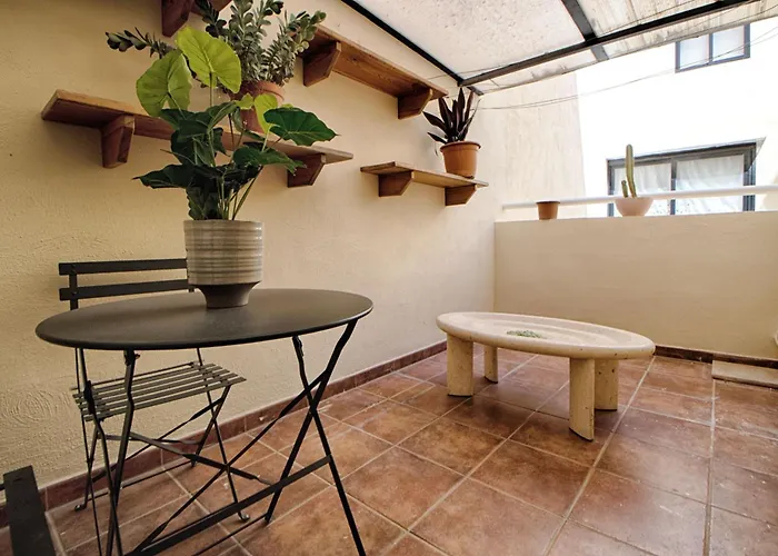 Spacious Corner Maisonette - Blessings *