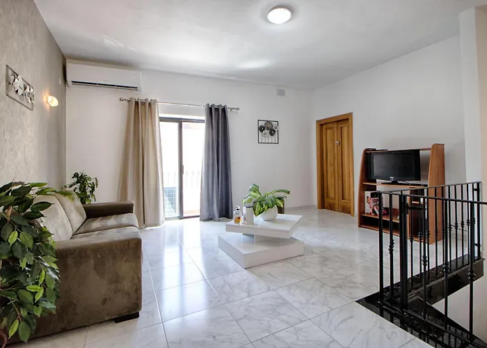 Spacious Corner Maisonette - Blessings Διαμέρισμα *