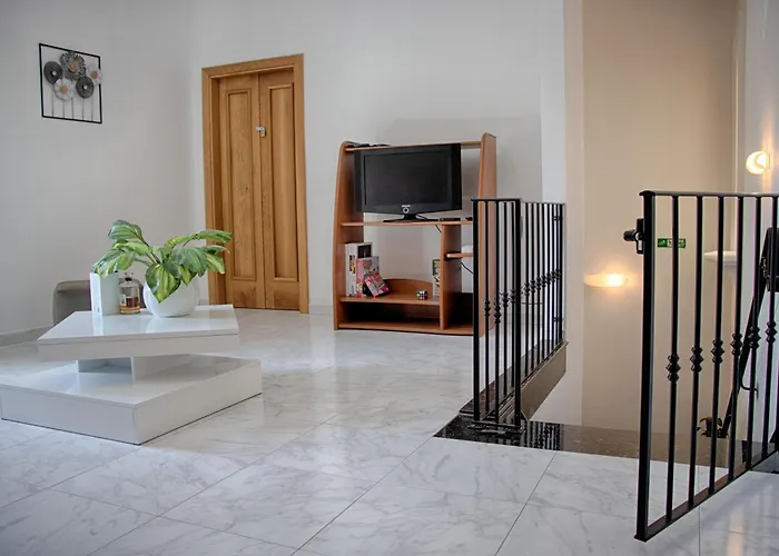 Spacious Corner Maisonette - Blessings