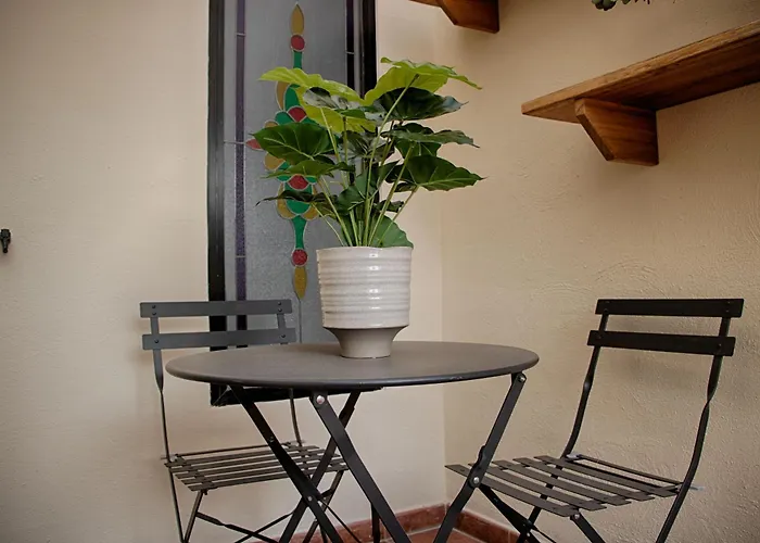 Spacious Corner Maisonette - Blessings 아파트