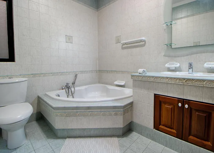 Spacious Corner Maisonette - Blessings Μπιρκιρκάρα