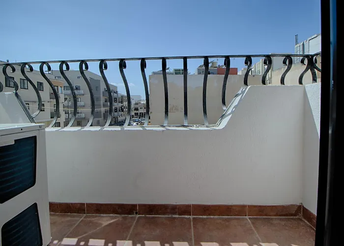 Spacious Corner Maisonette - Blessings 아파트