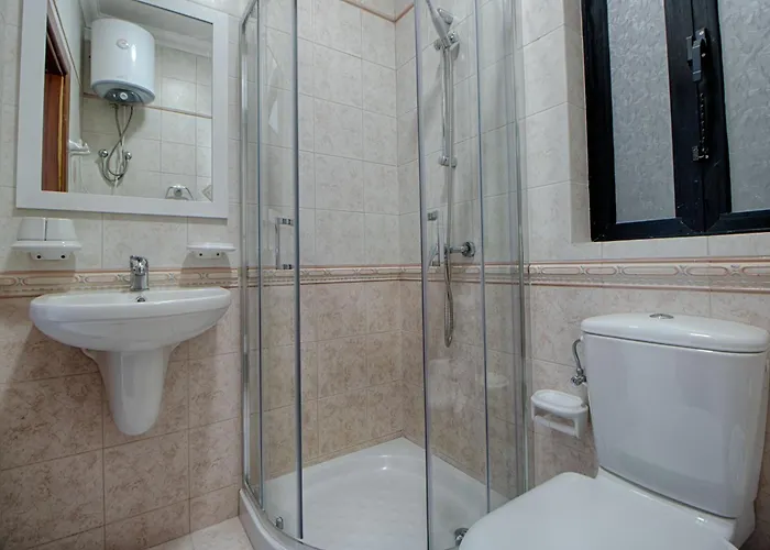 Spacious Corner Maisonette - Blessings *