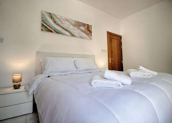 Spacious Corner Maisonette - Blessings Διαμέρισμα